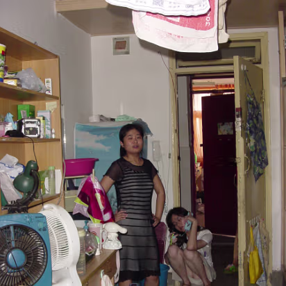 Moving_Day-017 Hanhan's dorm and two of the roomates.