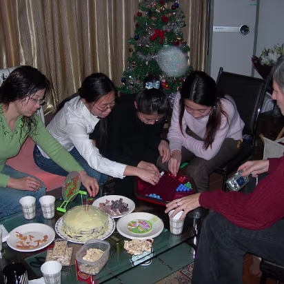 New_Year_2006-003 Friends are playing games at the party.