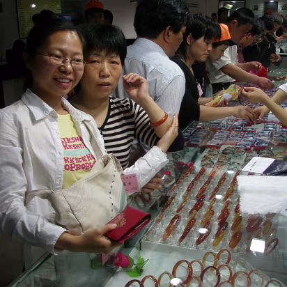 YellowMountain-066 The next day is mother's day. I bought an amber bracelet for my mom.