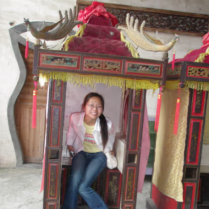 Yellow_Mountain-028 Hanhan is in the brides' sedan.