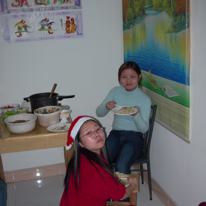 Christmas_2005-007 Elf Hanhan and Summer are hoarding the goodies!