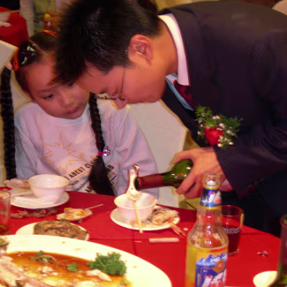 Rammy's_Wedding-019 The little girl doesn't think he can do it.