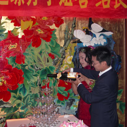 Rammy's_Wedding-022 Pouring champagne for everyone.