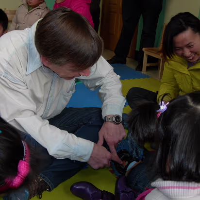 Kindergarden_2005-011 'You have a bear on your shoe!'