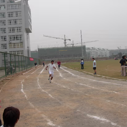 Sports_Day_2005-021 The leader of the men's 5000 meter race.