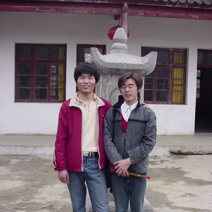 Temple_Mar_2004-006 They are good friends.