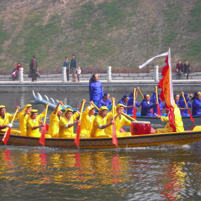 Tourism_Student_Outing-008 Two of the teams competing.