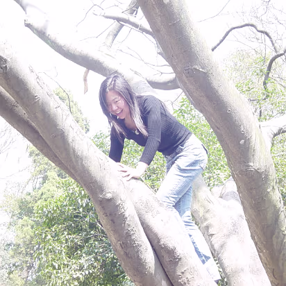 Caishi_Mar_2005-001 Panda at play. Hanhan can't climb!