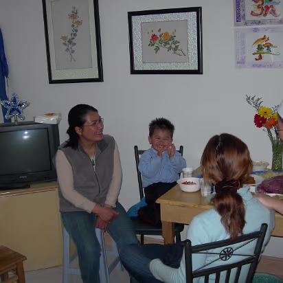 Christmas_2005-005 Hanhan the elf playing with Ben.