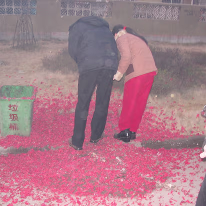 Spring_Festival_06-012 Looking for duds.