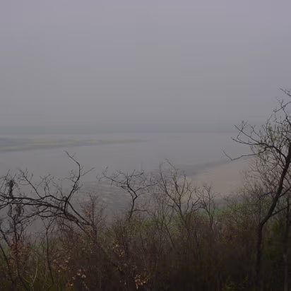 Temple_Mar_2004-017 Yangtze River from the top of the hill.