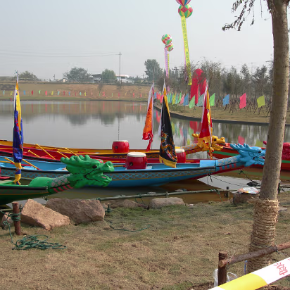 Tourism_Student_Outing-024 Dragon boats docked after the race.