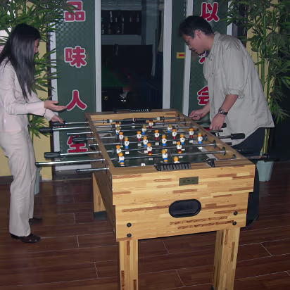 Visitors_Oct_2005-011 Playing for the championship of Bill's Bar.