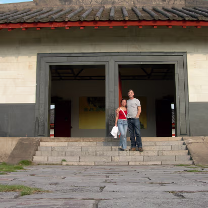 Zhu_Ran-018 Going inside.