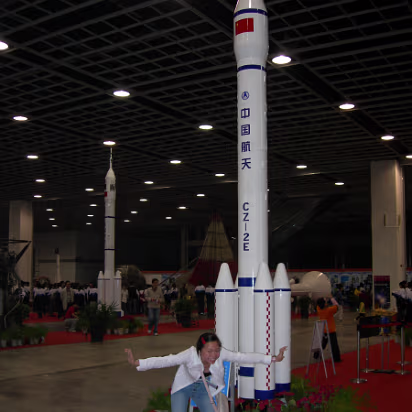 Space_Exhibit-012 It's THIS big!