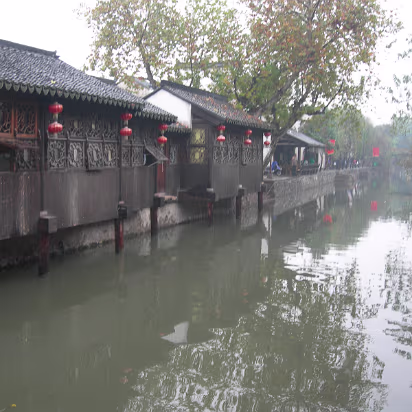 Mudu-12 Notice that part of the buildings are built over the water.