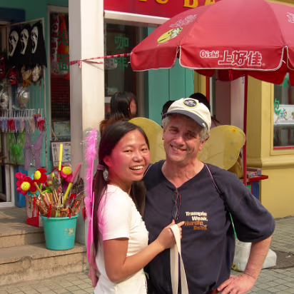 Suzhou-2006-18 Two angels, Hanhan and Willie.