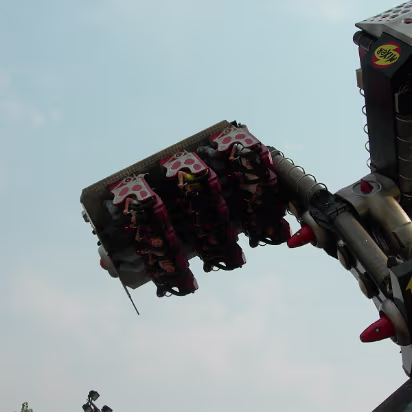 Suzhou-2006-22 Upside down and rotating. Not for me, but Hanhan loved it.