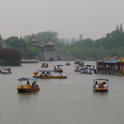 Yangzhou-Apr-07-015 People enjoying a Saturday afternoon at the lake.