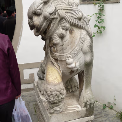 Yangzhou-Apr-07-017 A smiling lion which is quite rare in China.