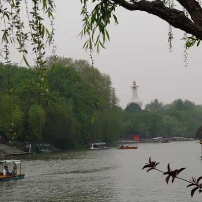 Yangzhou-Apr-07-022 A replica of a Beijing style pagoda.