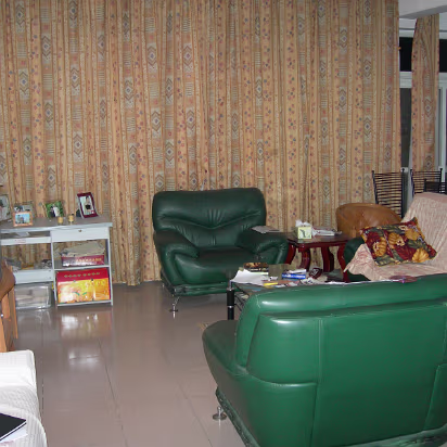 Guanghua-House-02 From the front door of the apartment into the living room.