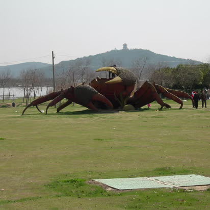 LiHu-01 The crabs grow big here. Really!