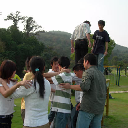 MidAutumnFest2006-11 Of course the foreigner has to do it too.