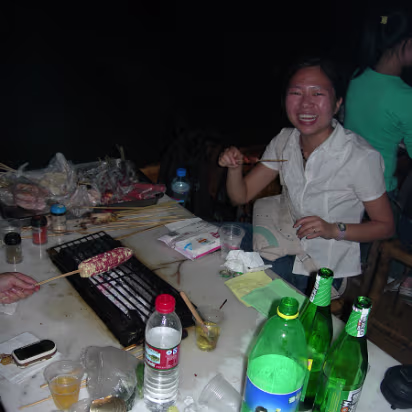 MidAutumnFest2006-16 Hanhan enjoying the reward, BBQ.