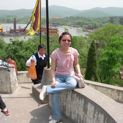 Movie-Set-11 A sick Hanhan on the wall. She just didn't feel good all day.