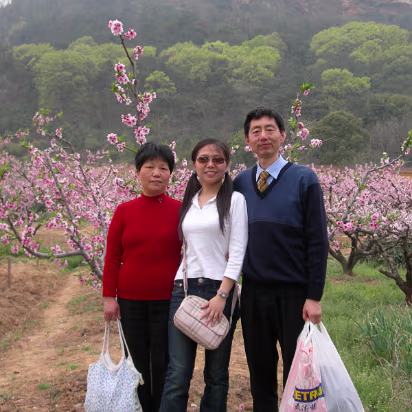 Peach-Festival-24 The whole family on a happy day.