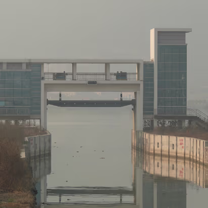 CampusW-20 The floodgate. I think it is a bit overbuilt...