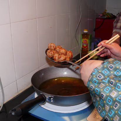 Spring-Festival-2007-012 Golden brown, hot, and crisp! We ate about 50 as they came out of the pan.