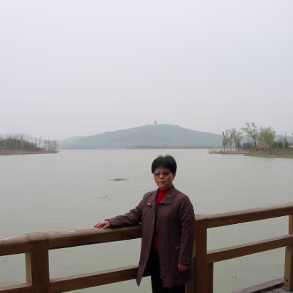 Tai-Lake-04 Hanhan's mom at the rail while we take a rest.