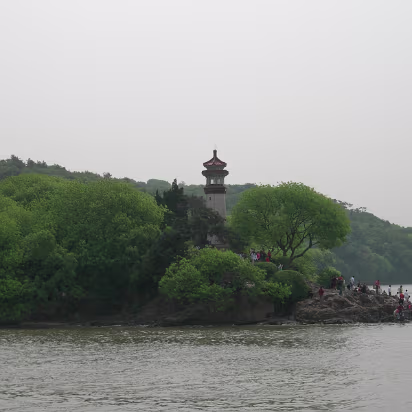 Turtle-Head-Island-05 An ancient lighthouse. Still in use today as far as I can tell.