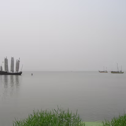 Turtle-Head-Island-15 An old ship on Tai Lake.