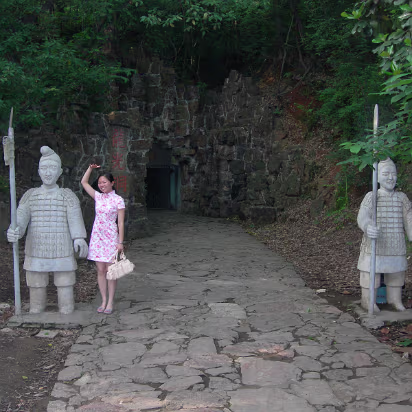 Xi-Hui-Park-13 Hanhan measuring the guards in front of the dragon's cave.