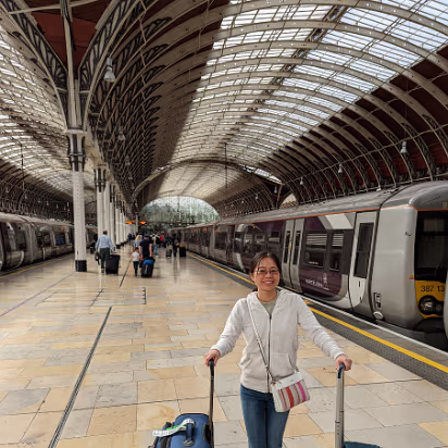 UK-2022-283 Paddington Station, looking for Paddington Bear.