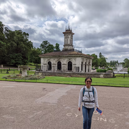 UK-2022-285 Started to explore as Hyde Park was walkable, just 2-3 minutes from our hotel.