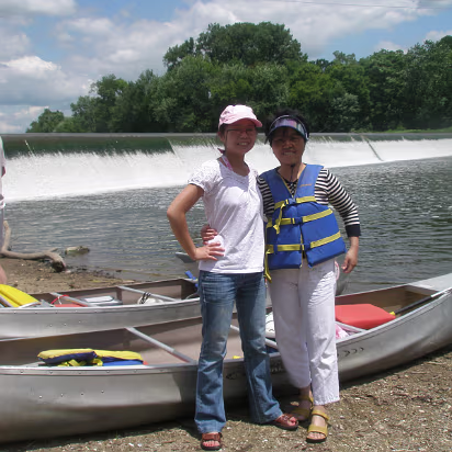 Family_Fun_Day-030 Hanhan and her mom wait on one last canoe.