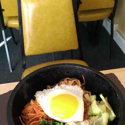 Holyoke_House_Hunt-005