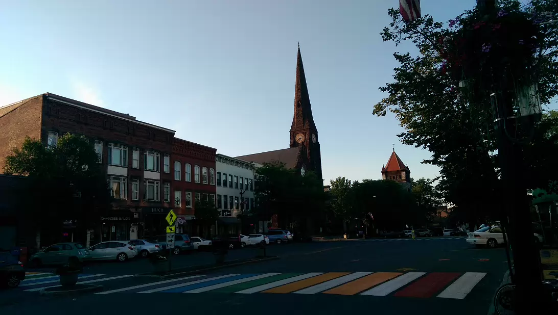 Holyoke_House_Hunt-013