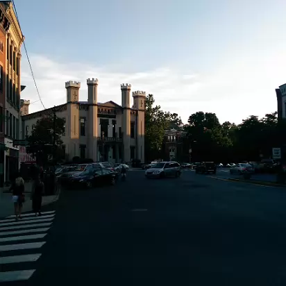 Holyoke_House_Hunt-014