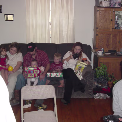 Christmas_2003-008 The rest of the room we are in. Overflow crowd you know.