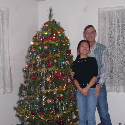 Christmas_2007-012 Hanhan & Gary with their beautiful Christmas tree.