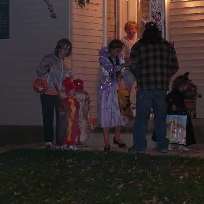 Halloween_2007-017 A hotdog looks at the tooth fairy.