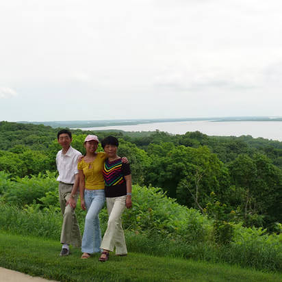 July_2009-003 Zhang family overlooking the Illinois River at Grandview Park.