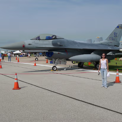 Prairie_Airshow_07-001 Hanhan and an F-16