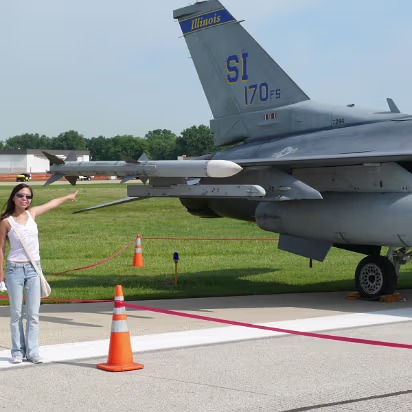 Prairie_Airshow_07-003 Hanhan next to the Sidewinder missile.