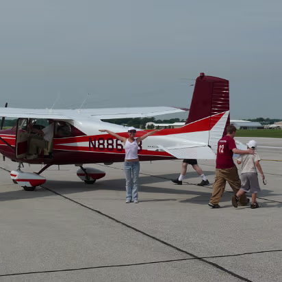 Prairie_Airshow_07-018 Hanhan geting ready to fly in this Cessna 172!